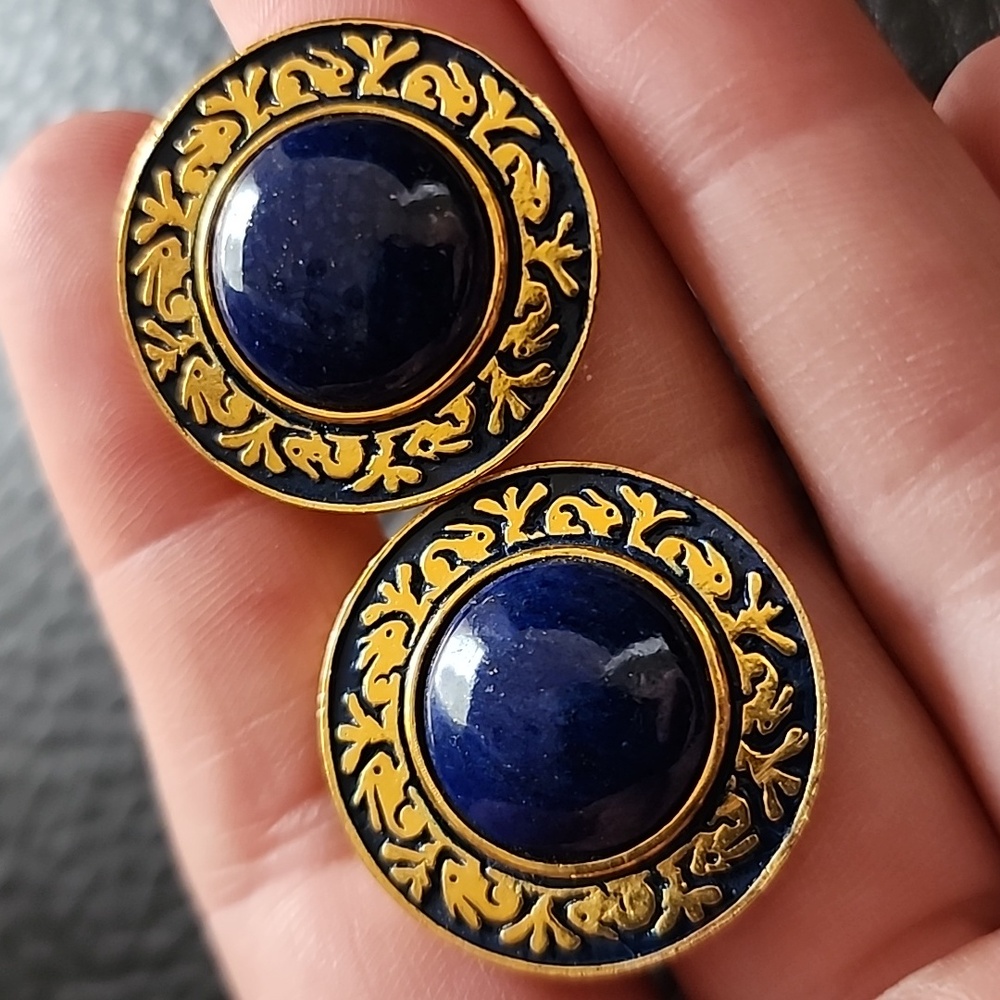 VTG MFA clip on earrings